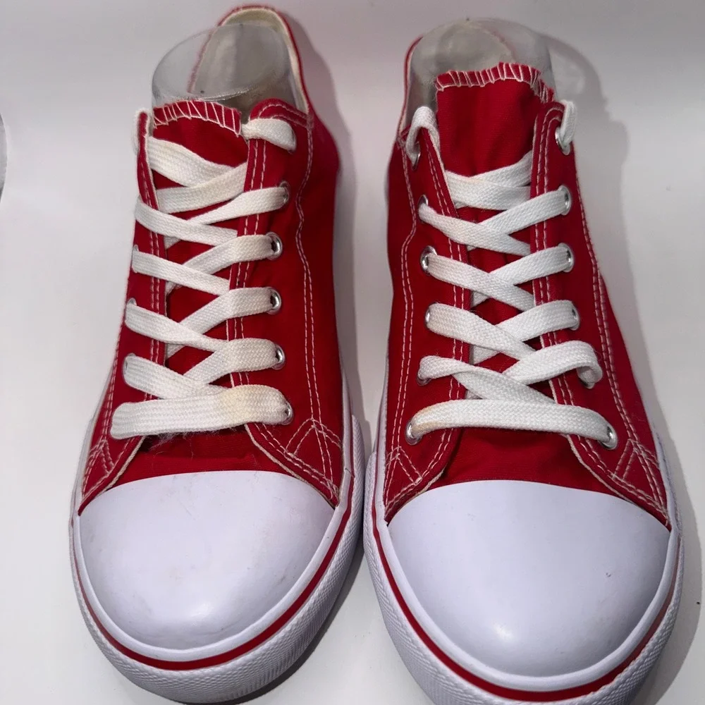 Pierre Dumas Womens 10 Red Canvas Low Top Sneakers Classic Retro Casual Shoes‎